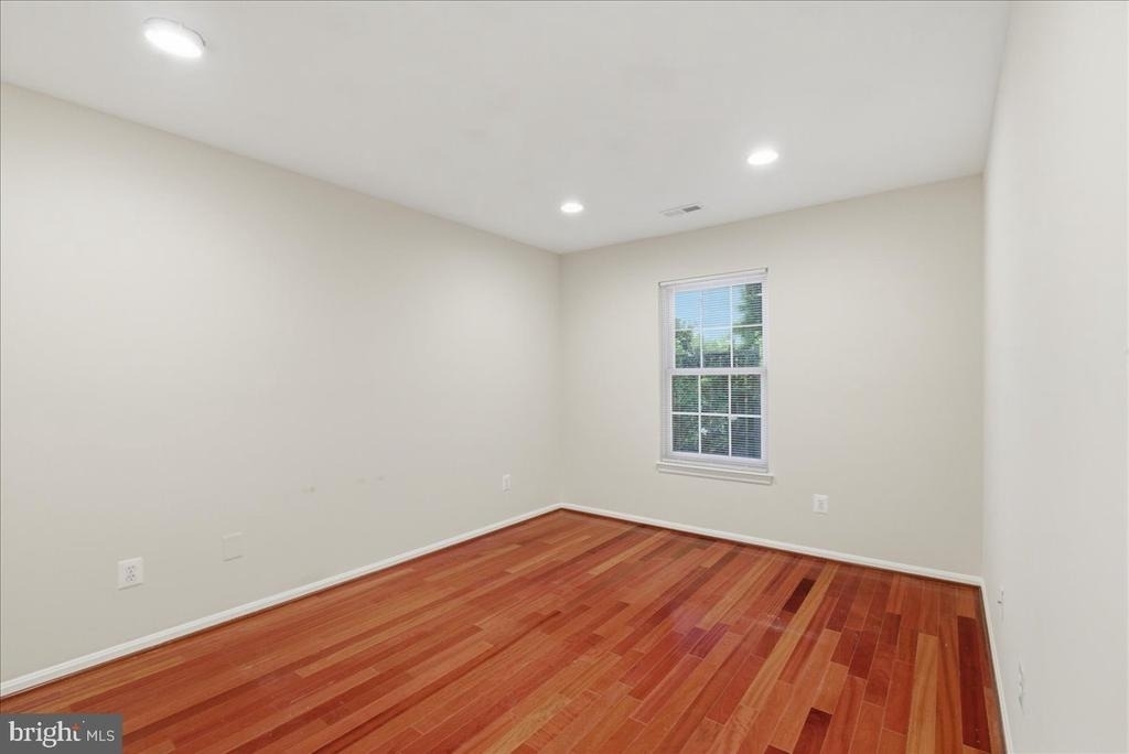 1433 Mclean Mews Court - Photo 33