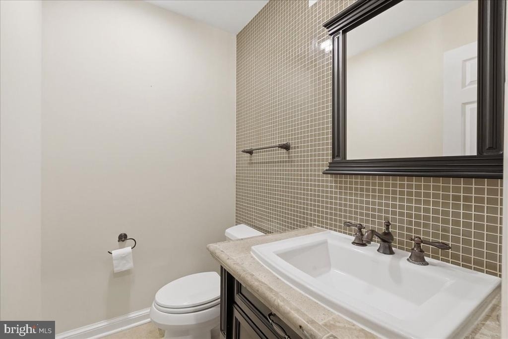 1433 Mclean Mews Court - Photo 9