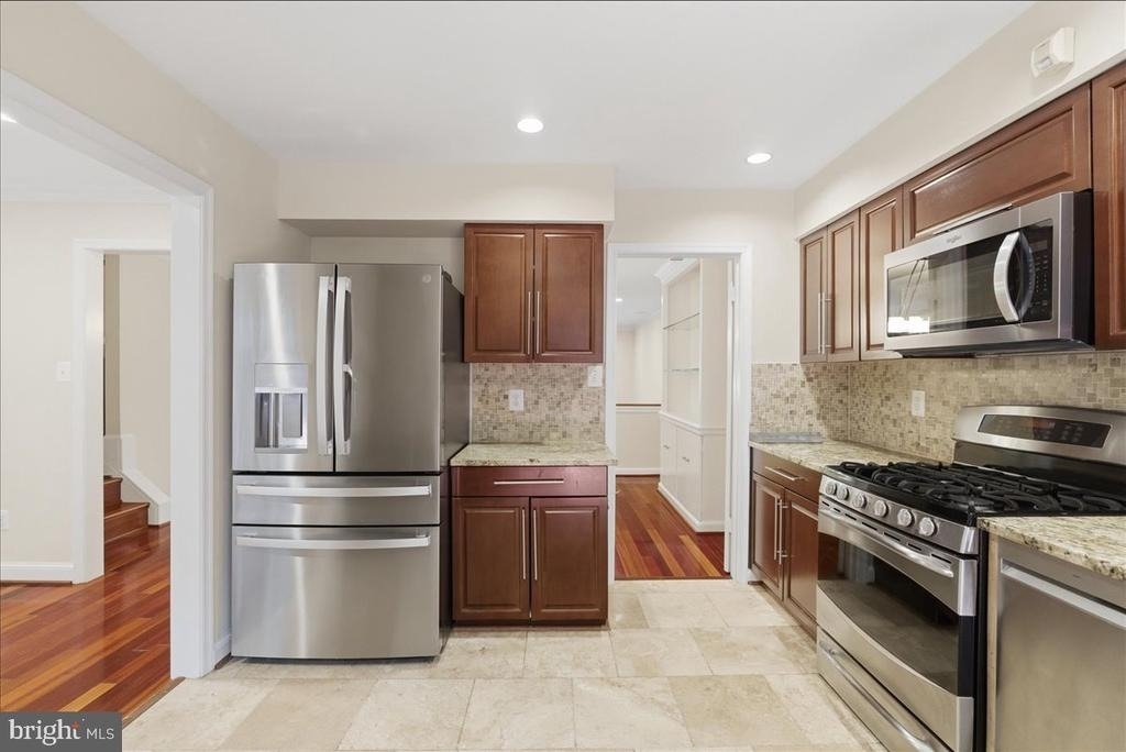 1433 Mclean Mews Court - Photo 18
