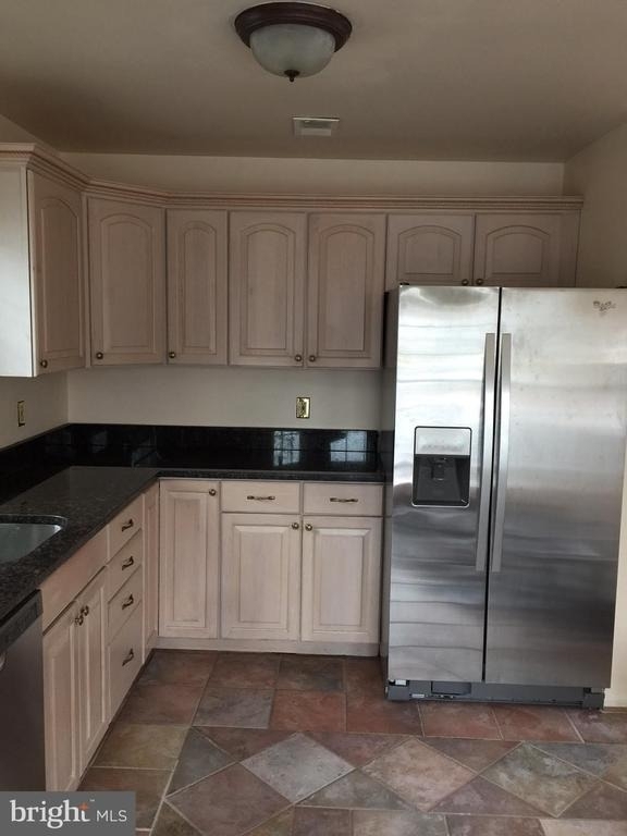 7034 Darby Towne Court - Photo 4