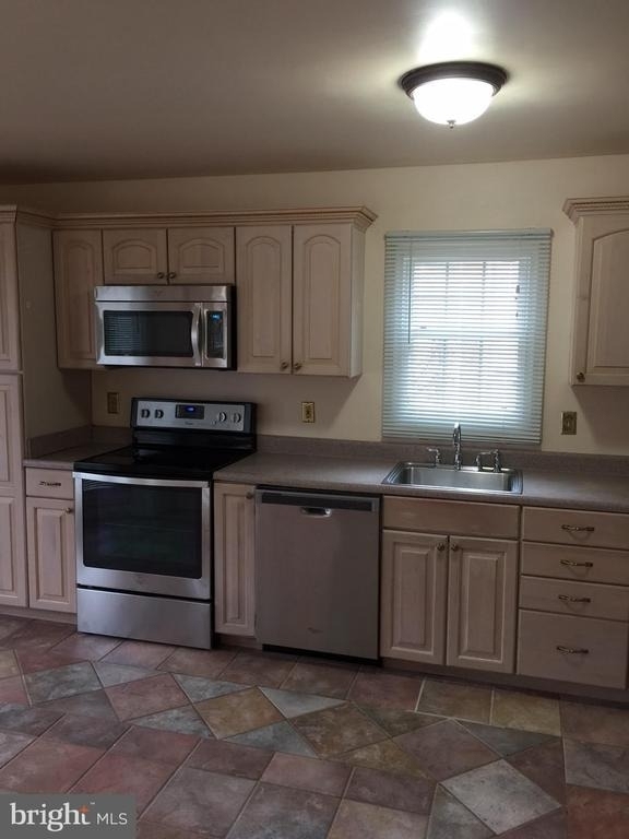 7034 Darby Towne Court - Photo 6