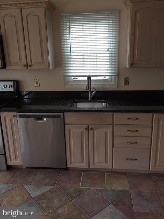 7034 Darby Towne Court - Photo 2