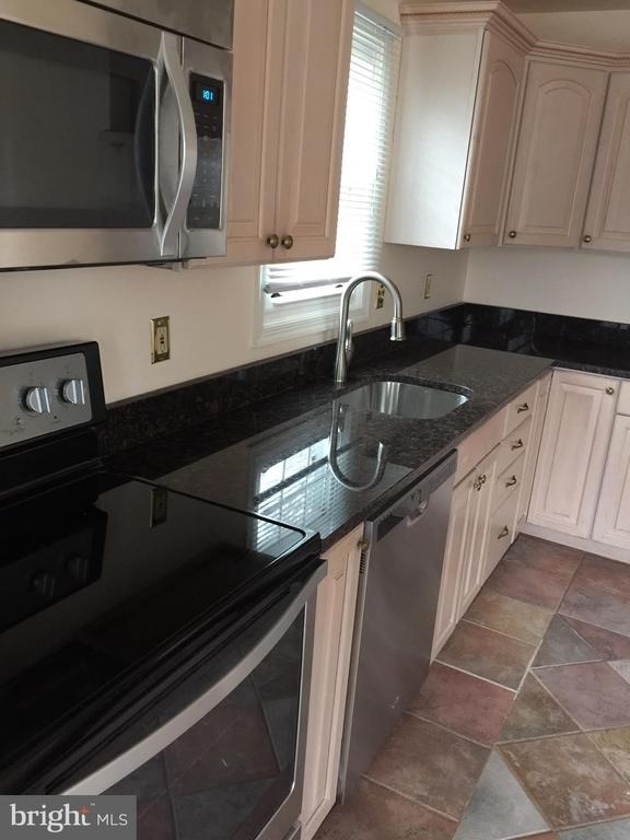 7034 Darby Towne Court - Photo 5