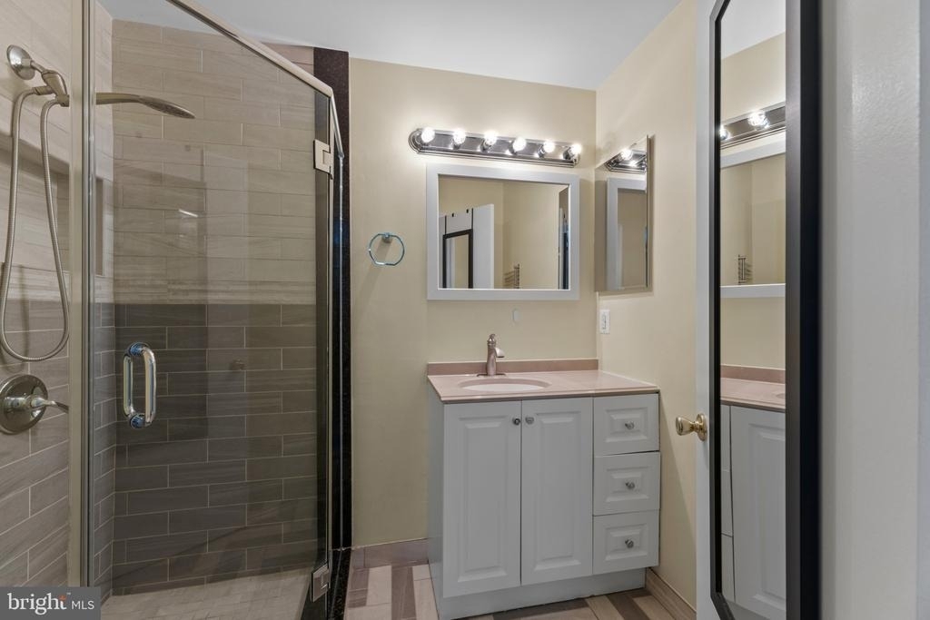 6901 Victoria Drive - Photo 23
