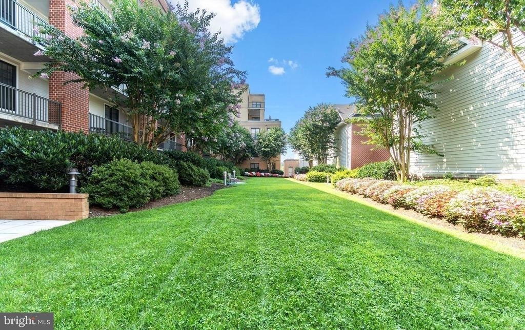 444 Broad Street - Photo 10