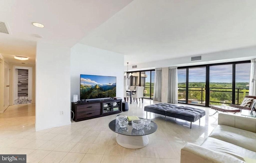 1530 Key Boulevard - Photo 1
