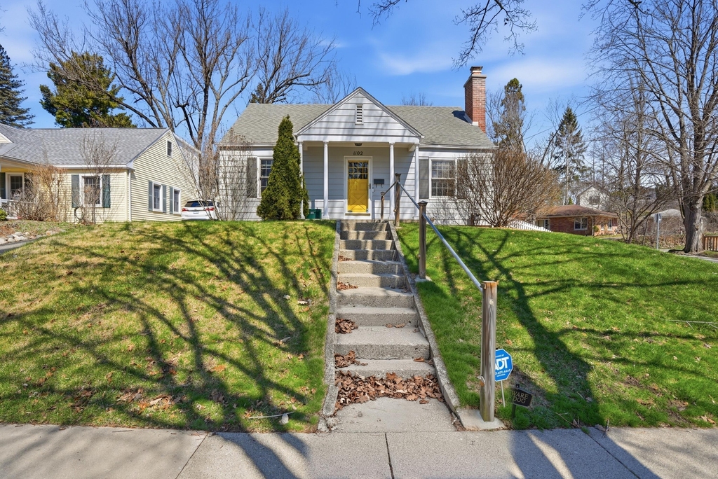 1102 Arborview Boulevard - Photo 0