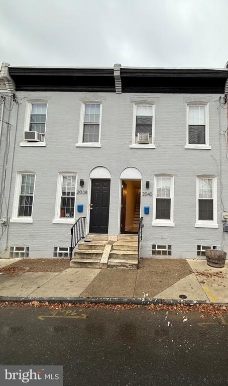 2040 N Darien Street - Photo 0