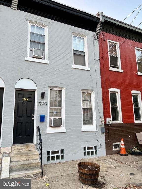 2040 N Darien Street - Photo 2