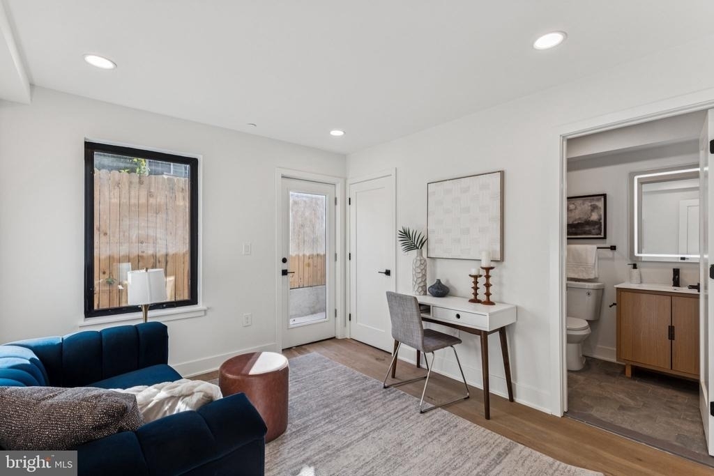 739 N Capitol Street - Photo 32