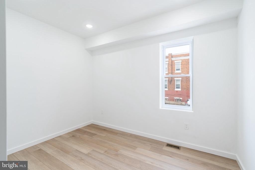 5758 Spruce Street - Photo 12