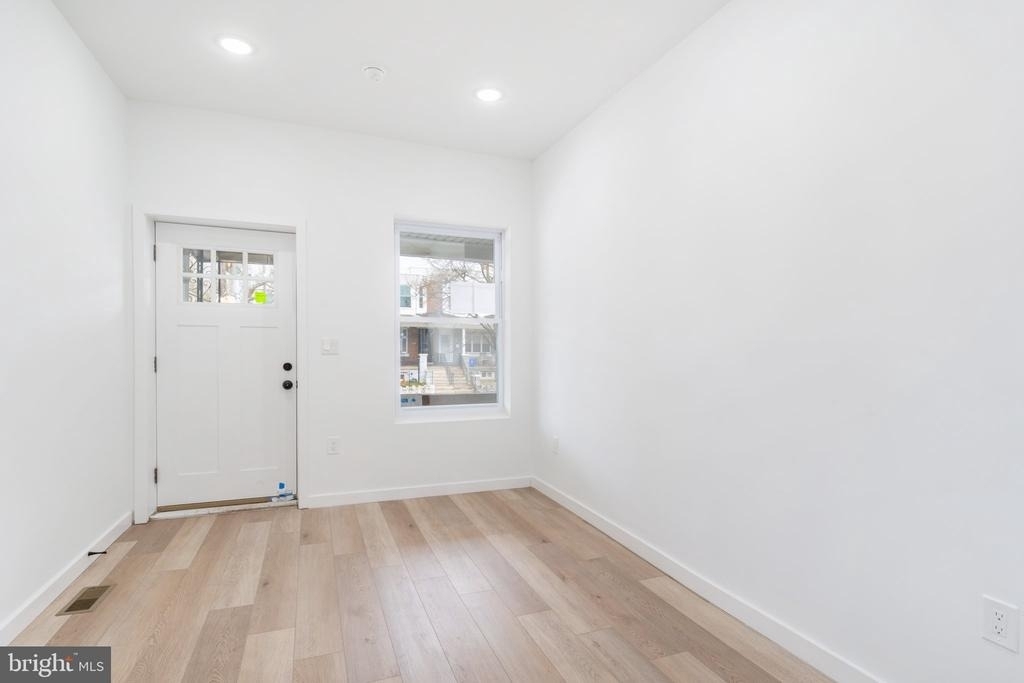5758 Spruce Street - Photo 8