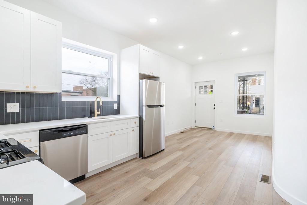 5758 Spruce Street - Photo 7