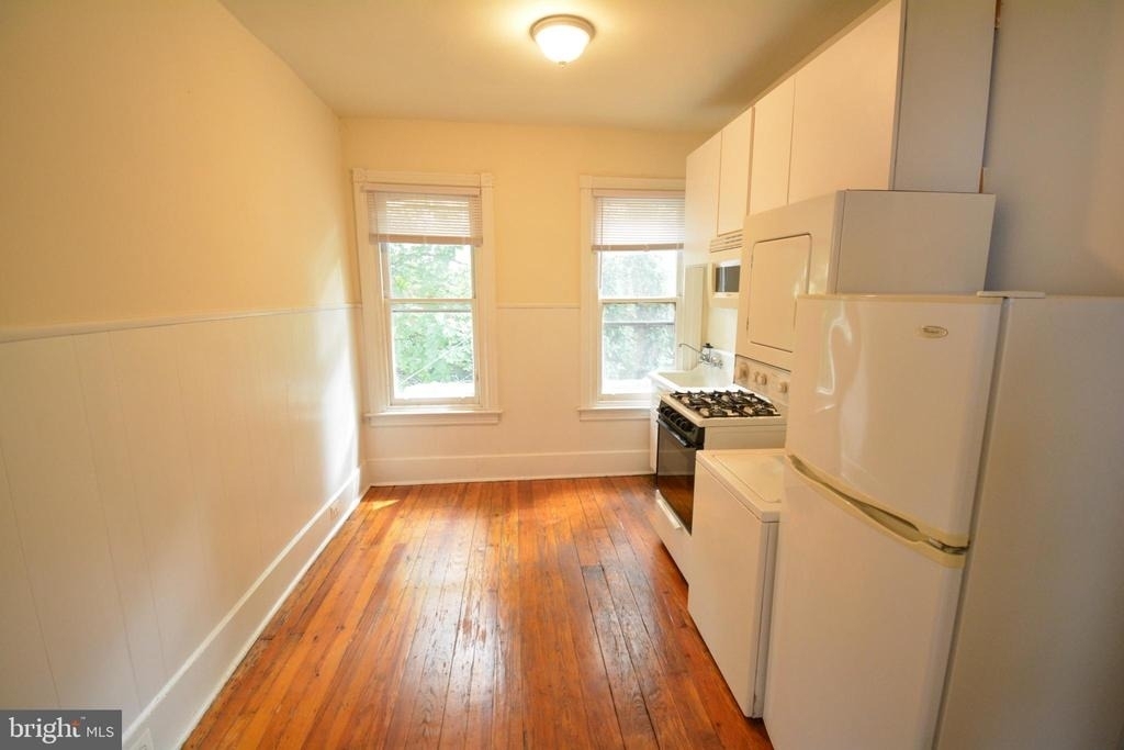 444 W Queen Lane - Photo 5