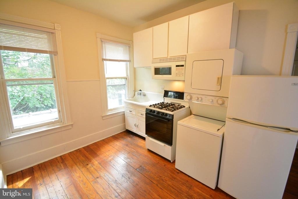 444 W Queen Lane - Photo 6