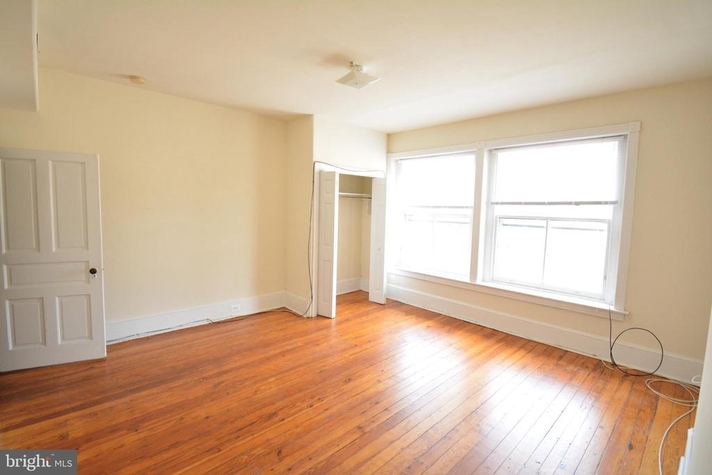 444 W Queen Lane - Photo 1