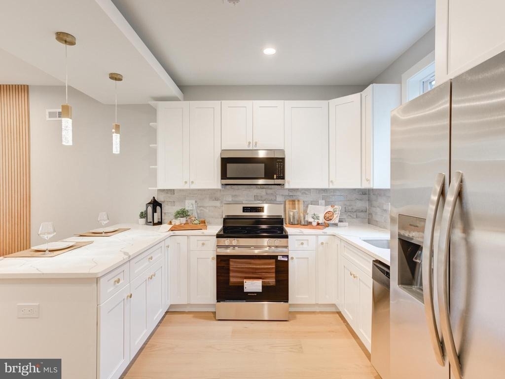 1933 N Leithgow Street - Photo 3