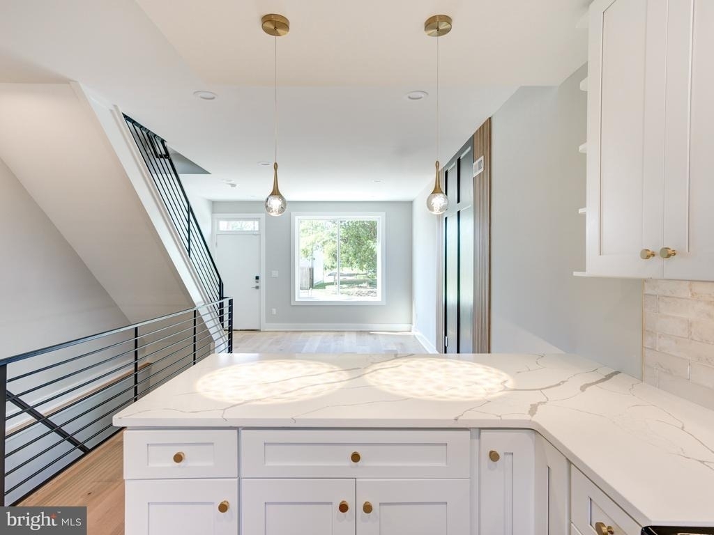 1933 N Leithgow Street - Photo 43