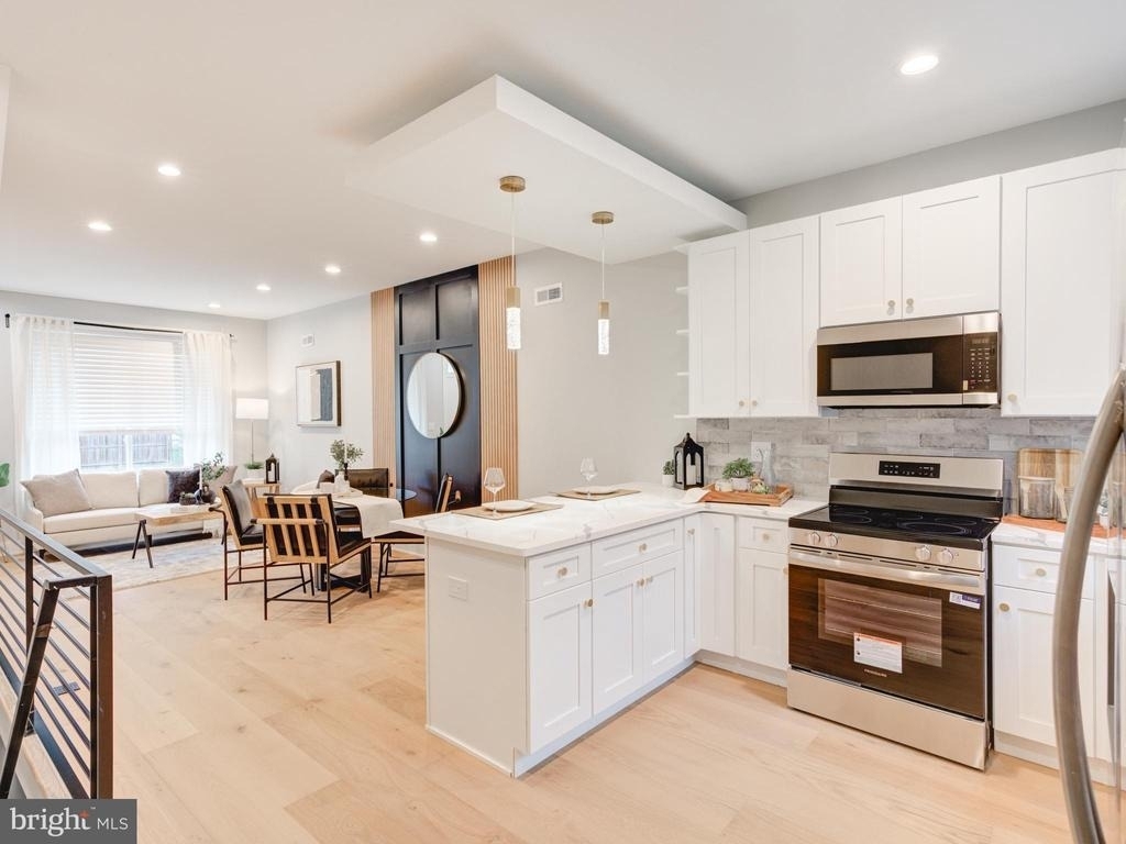 1933 N Leithgow Street - Photo 4