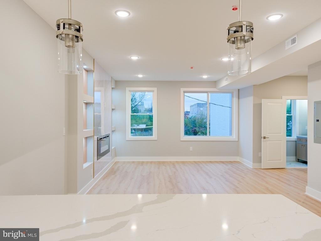 1933 N Leithgow Street - Photo 21