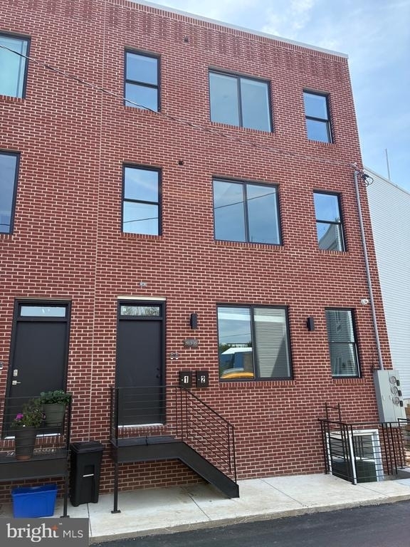 1933 N Leithgow Street - Photo 47