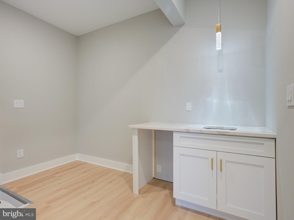 1933 N Leithgow Street - Photo 10