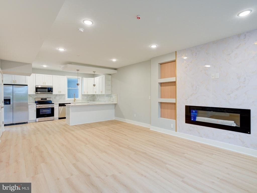 1933 N Leithgow Street - Photo 6