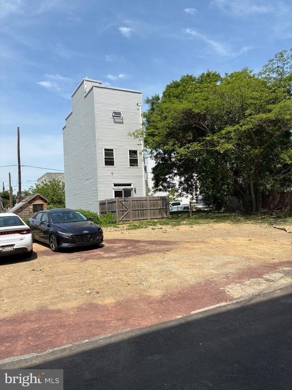 1933 N Leithgow Street - Photo 49