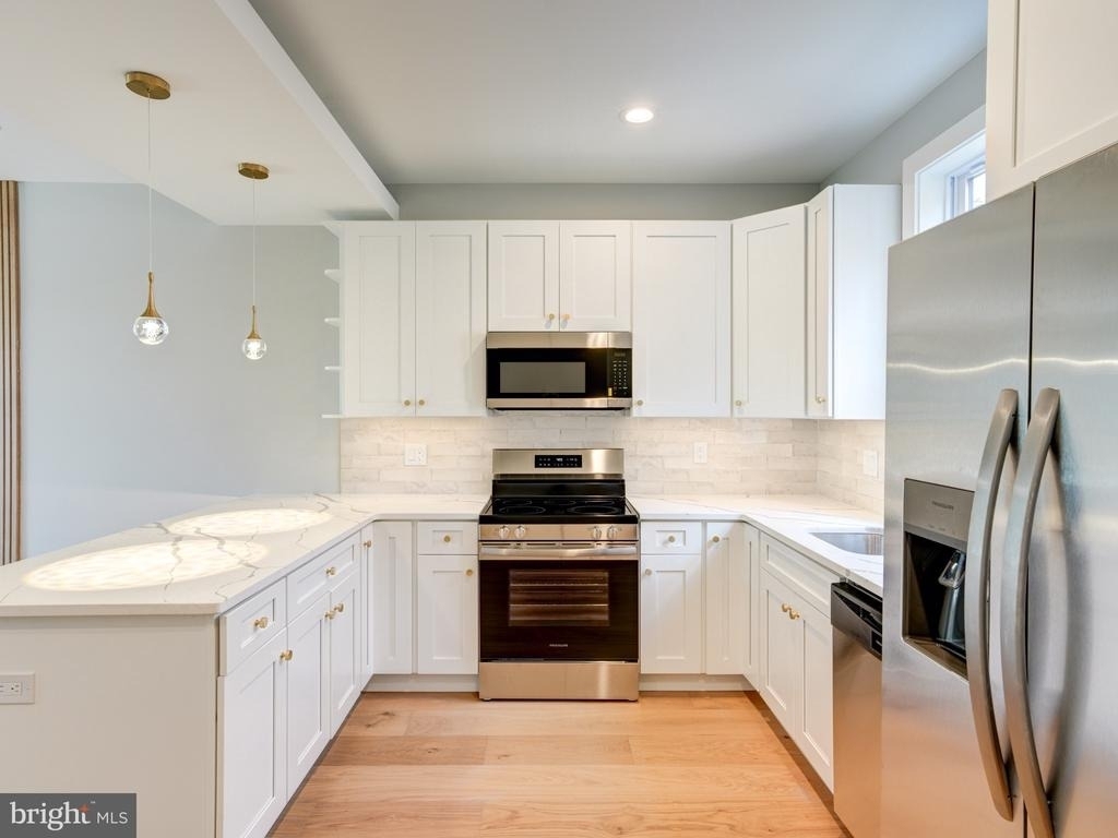 1933 N Leithgow Street - Photo 42