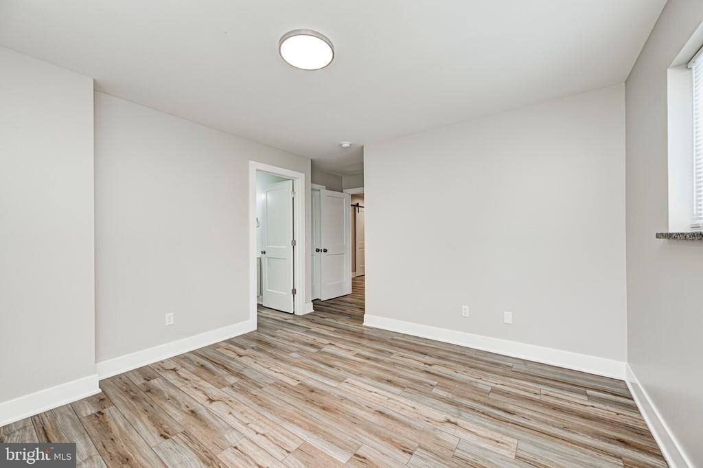 7040 Oxford Avenue - Photo 10