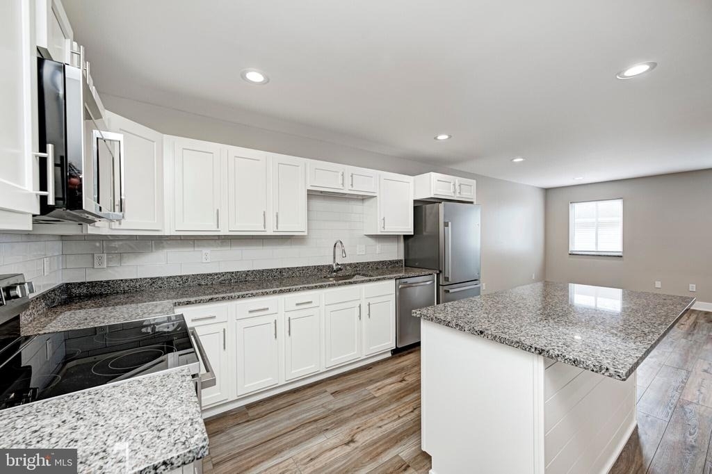 7040 Oxford Avenue - Photo 2