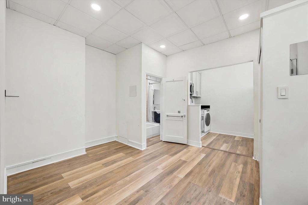 135 S 10th Street - Photo 2