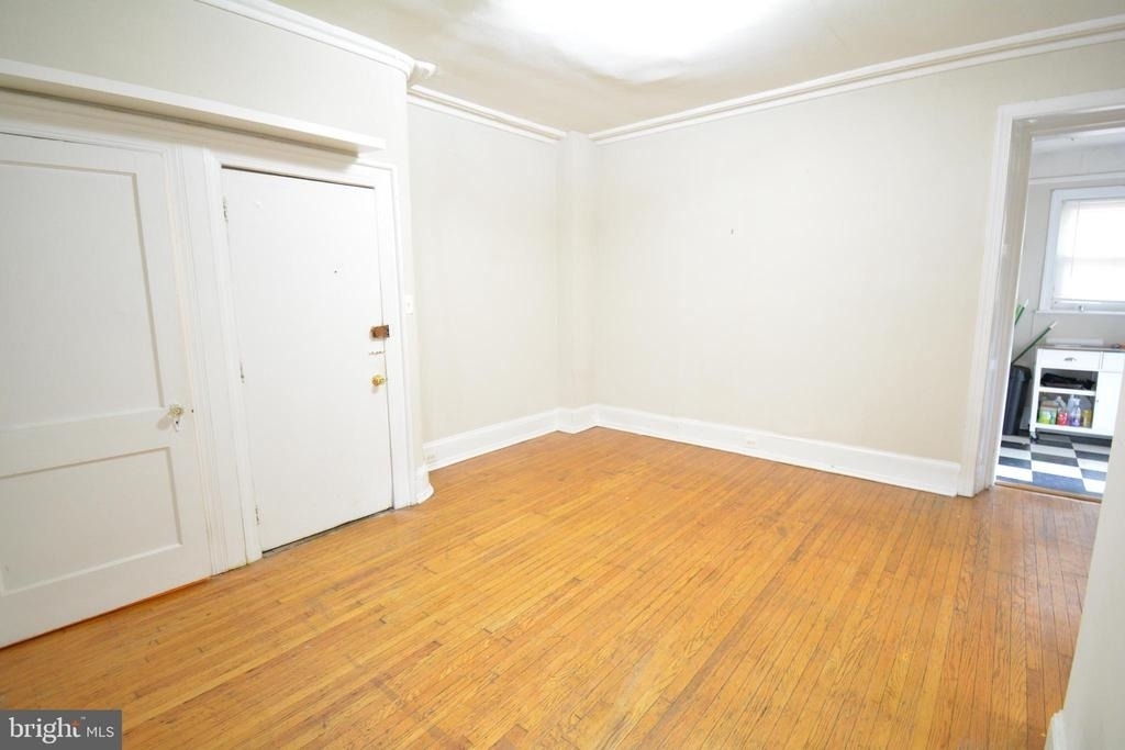 235 W Rittenhouse Street - Photo 1