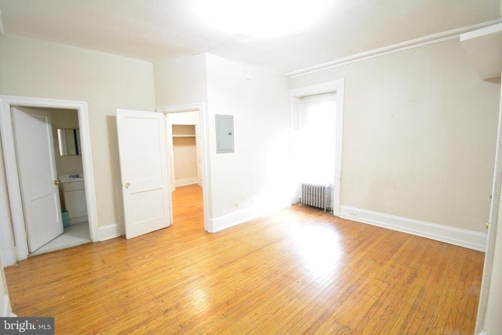 235 W Rittenhouse Street - Photo 2