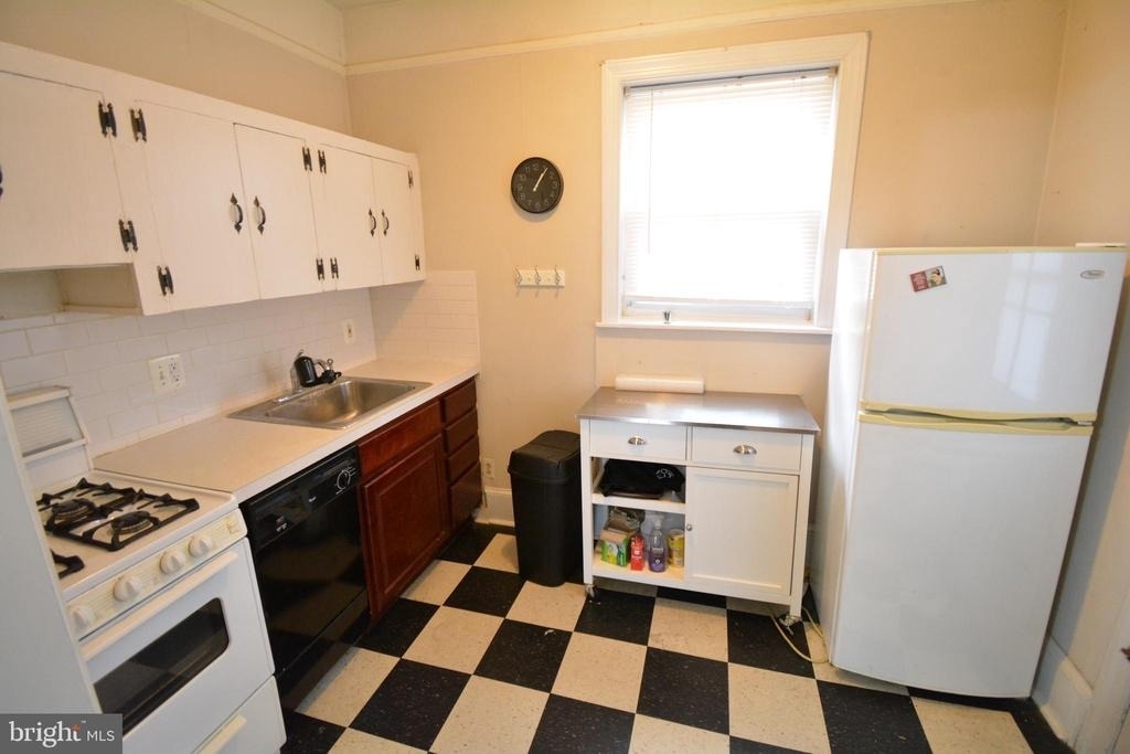 235 W Rittenhouse Street - Photo 4