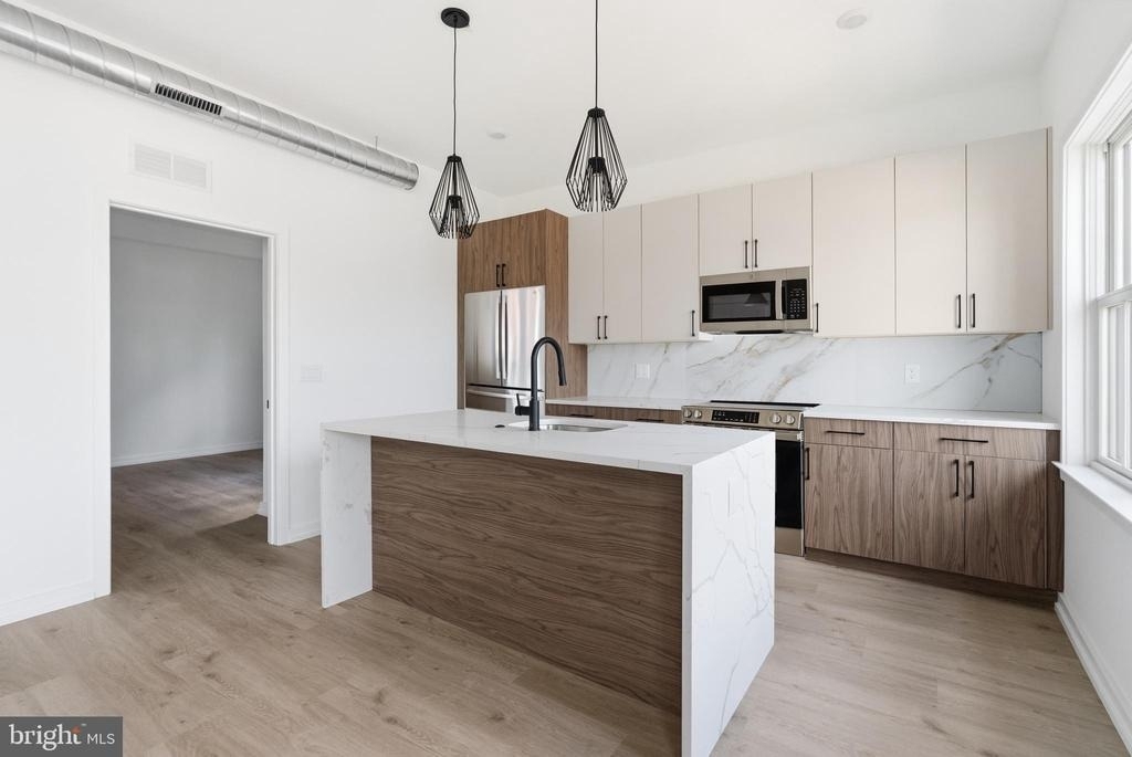 208 Vine - Photo 2