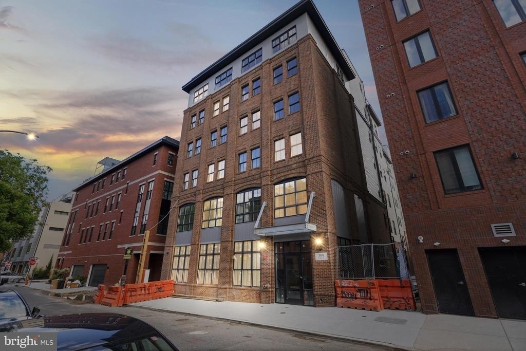 208 Vine - Photo 22