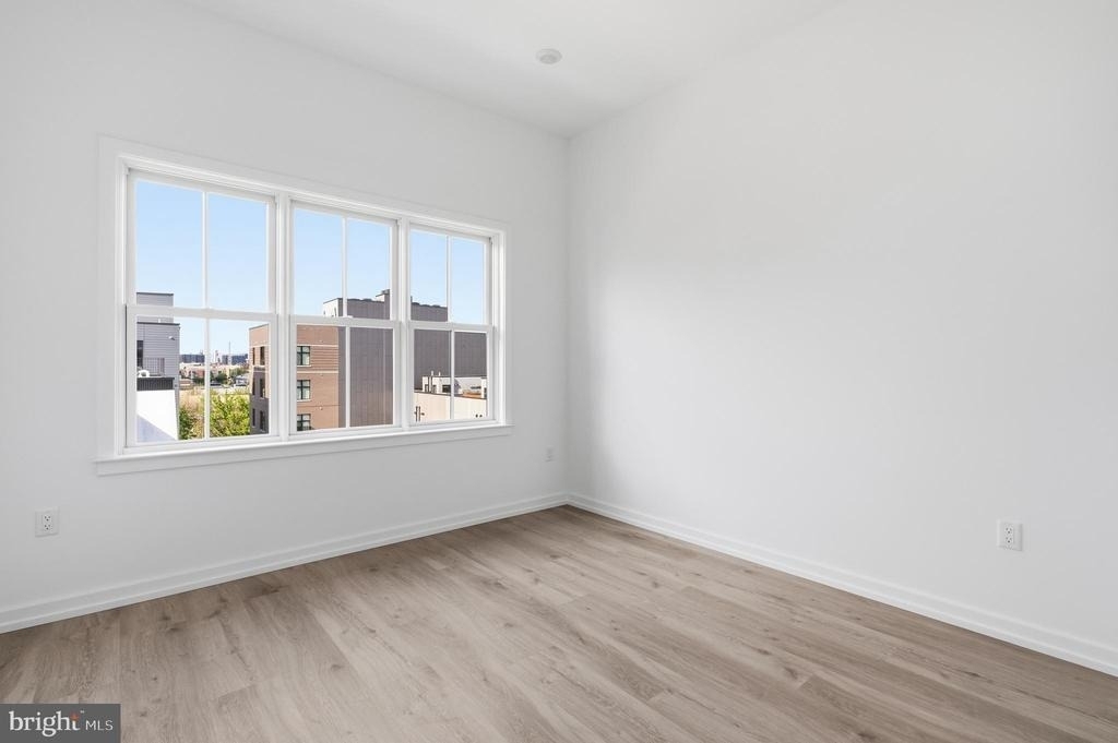 208 Vine - Photo 14