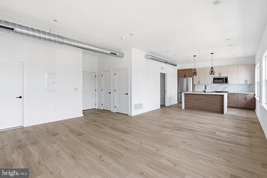 208 Vine - Photo 1