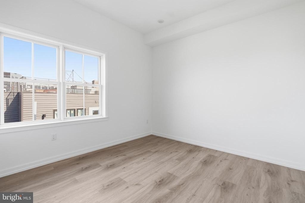 208 Vine - Photo 12