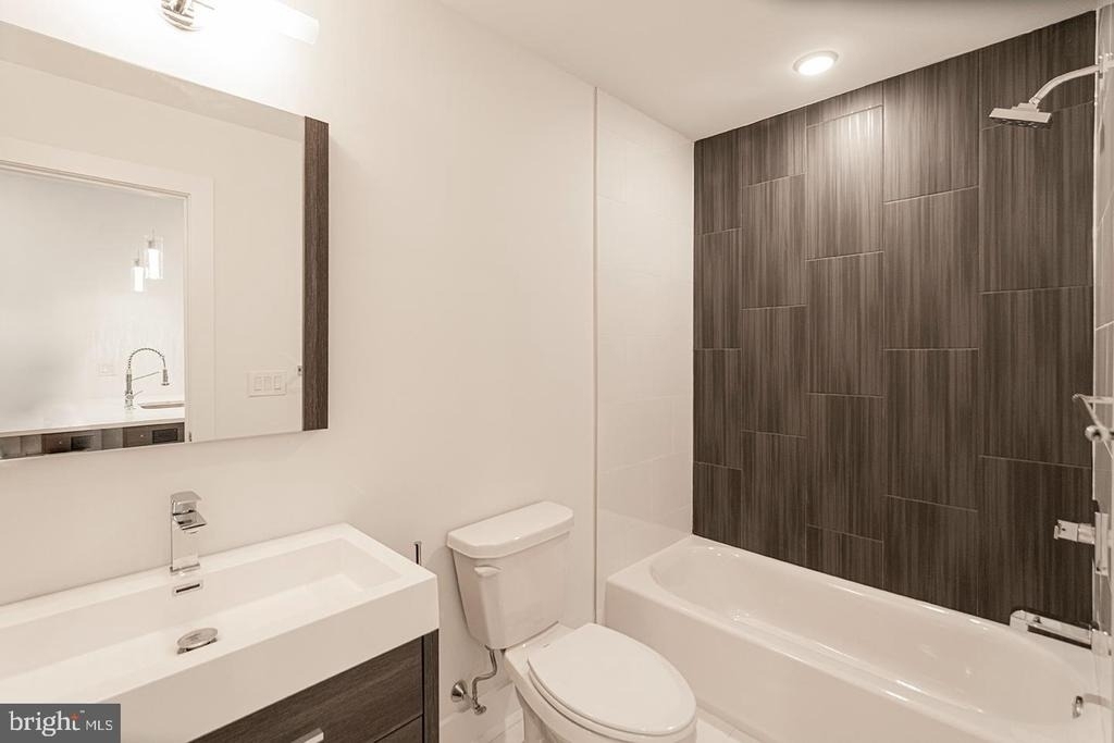 2623 Christian Street - Photo 4