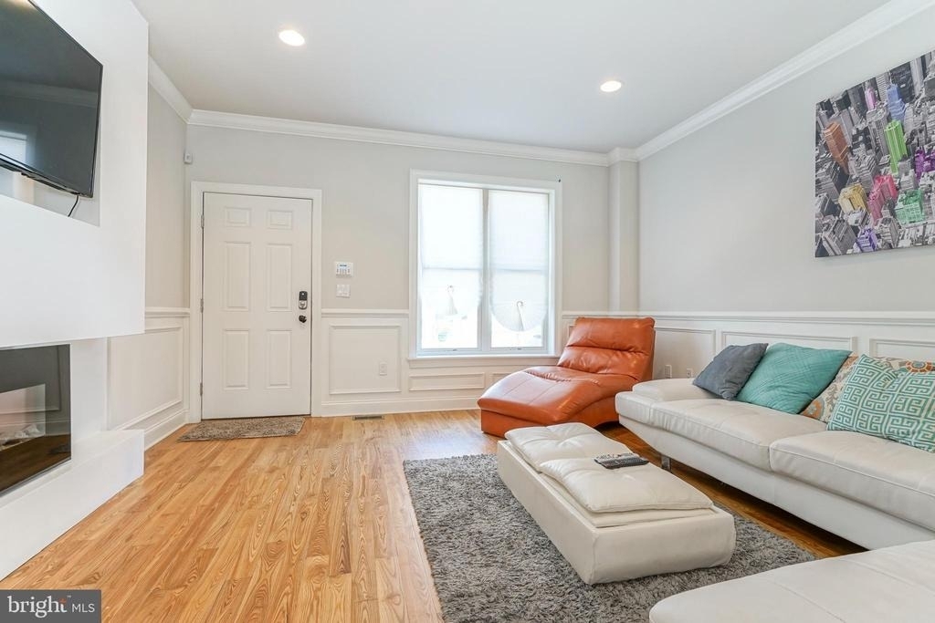 2332 Ellsworth Street - Photo 2