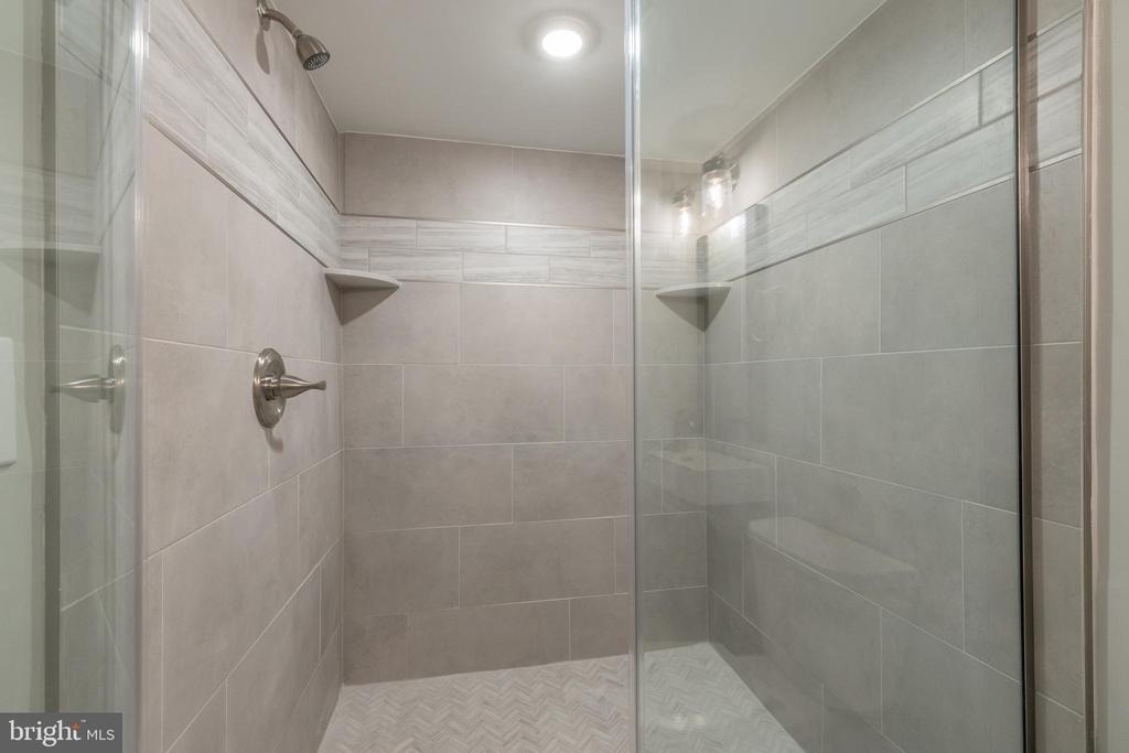 138 W Huntingdon Street - Photo 14