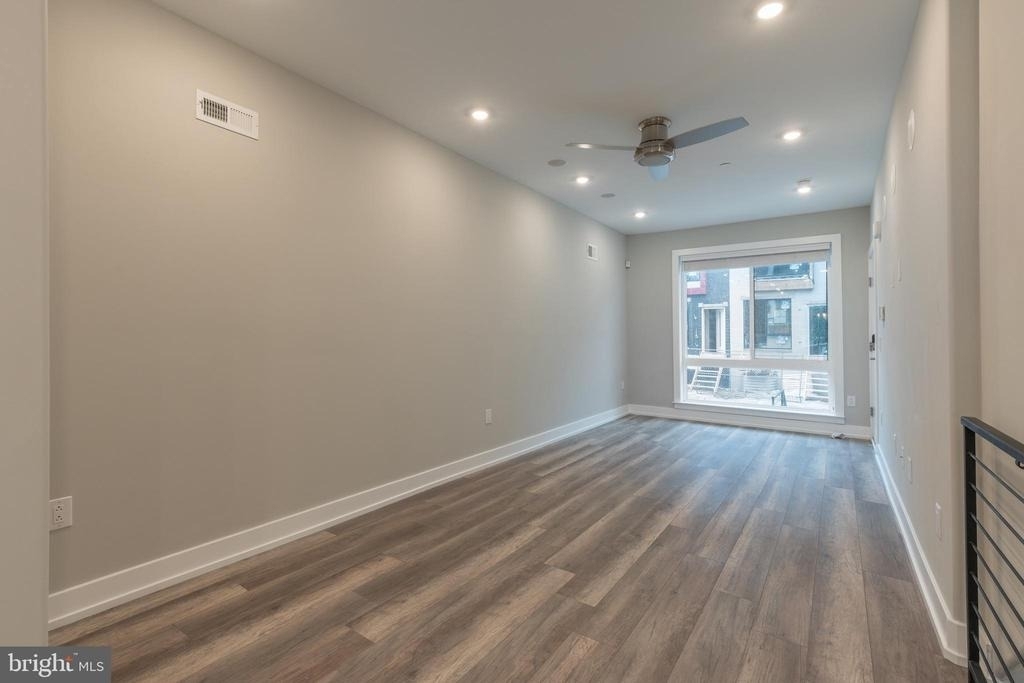 138 W Huntingdon Street - Photo 8