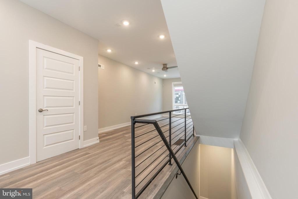 138 W Huntingdon Street - Photo 11