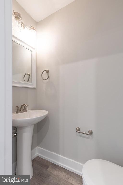 138 W Huntingdon Street - Photo 9