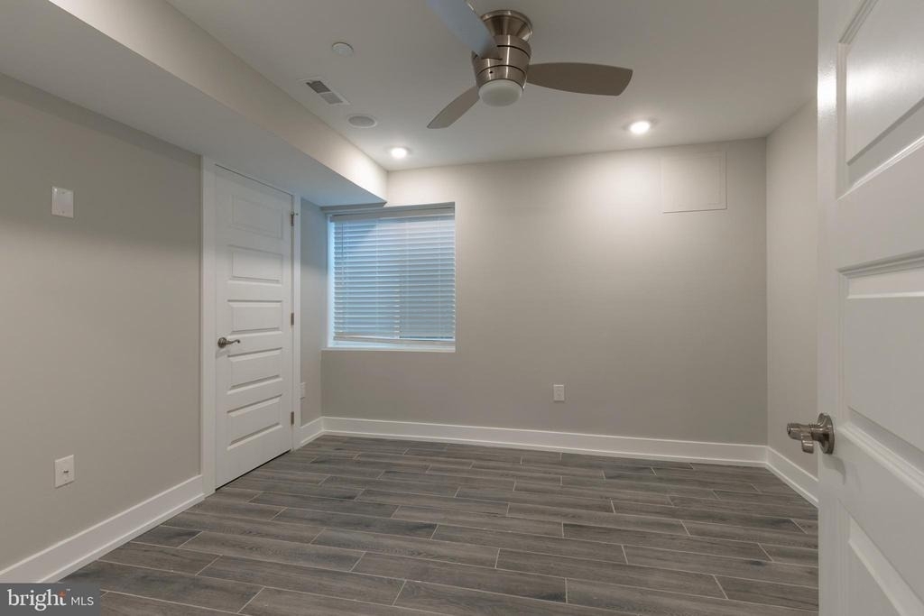 138 W Huntingdon Street - Photo 18