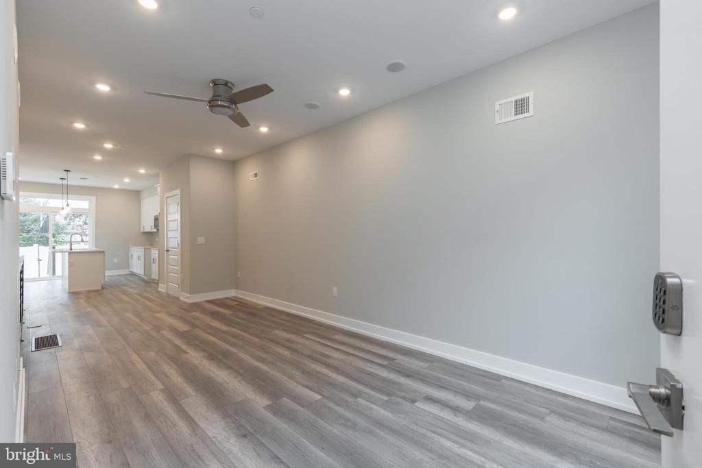 138 W Huntingdon Street - Photo 5