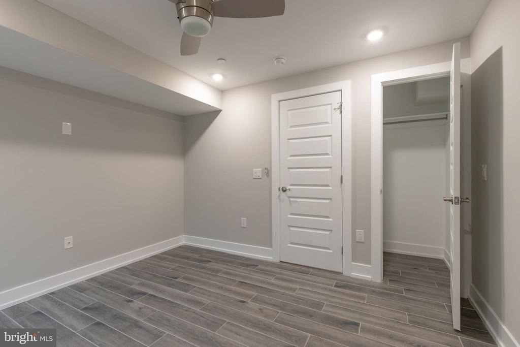 138 W Huntingdon Street - Photo 16