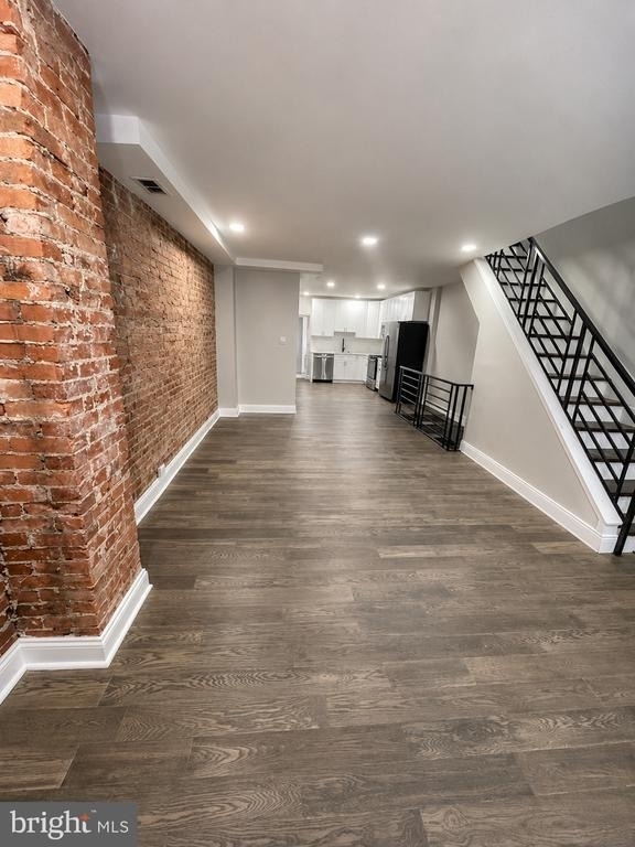 347 N Robinson Street - Photo 2